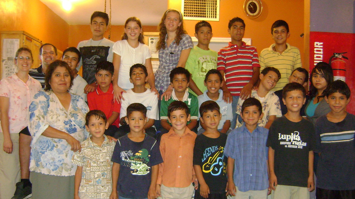 Bob and Joy Huber with the children of Casa Timoteo